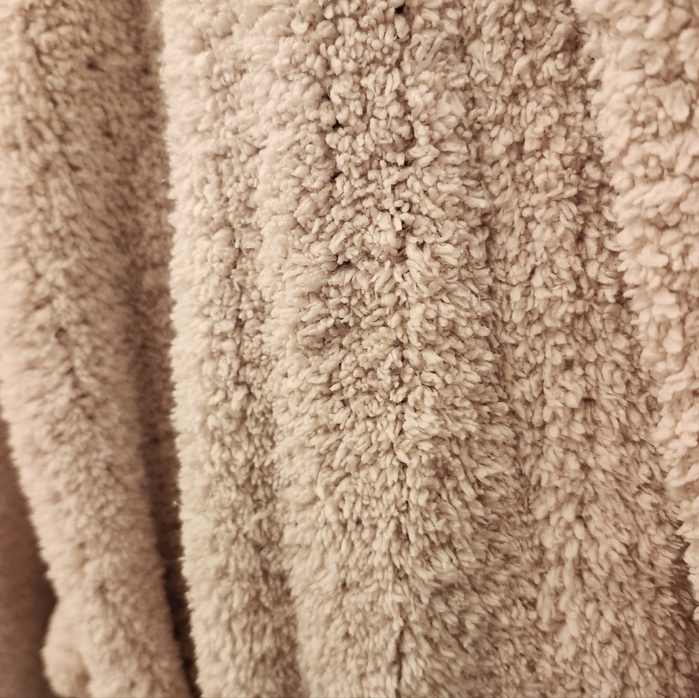 Cozy Ribbed Cream/Tan Robe with Pockets - Picture 2 of 4